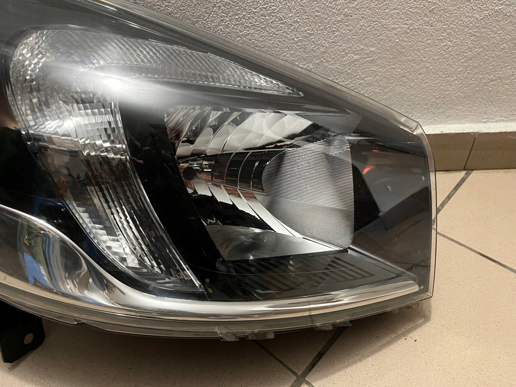 Frontscheinwerfer Opel Vivaro A B Trafic III 260104643R Rechts Headlight SCH4891753914oa
