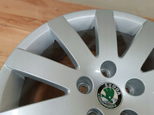 Laden Sie das Bild in den Galerie-Viewer, 1x Alufelge 17 Zoll 7.0&quot; 5x112 37ET 3U0601025D Skoda Rim Wheel
