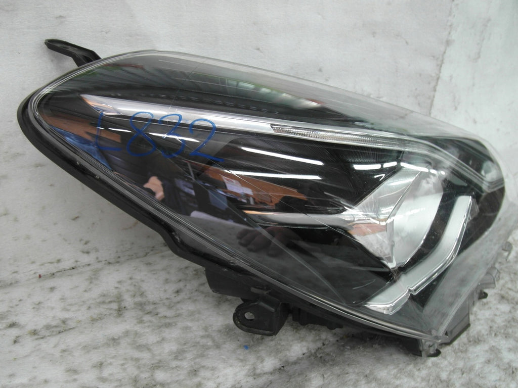 Frontscheinwerfer Toyota Yaris LED Rechts Scheinwerfer Headlight
