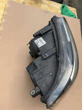 Laden Sie das Bild in den Galerie-Viewer, Frontscheinwerfer VW Transporter Caravelle 7E1941016C Rechts Headlight SCH7243823967zx