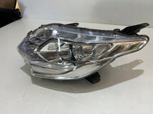 Laden Sie das Bild in den Galerie-Viewer, Frontscheinwerfer Mitsubishi L200 Xenon Ein Stück (Rechts oder Links) Headlight