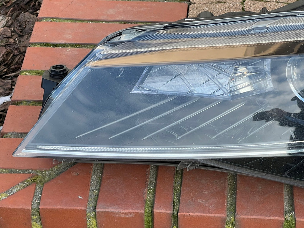 Frontscheinwerfer Skoda Superb III 3V1941015B Xenon Links Scheinwerfer Headlight