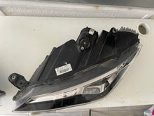 Laden Sie das Bild in den Galerie-Viewer, Frontscheinwerfer Seat Ateca 90117434A 576941008F LED Rechts Headlight