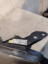 Laden Sie das Bild in den Galerie-Viewer, Frontscheinwerfer Mazda II D651-51040 Links Scheinwerfer Headlight