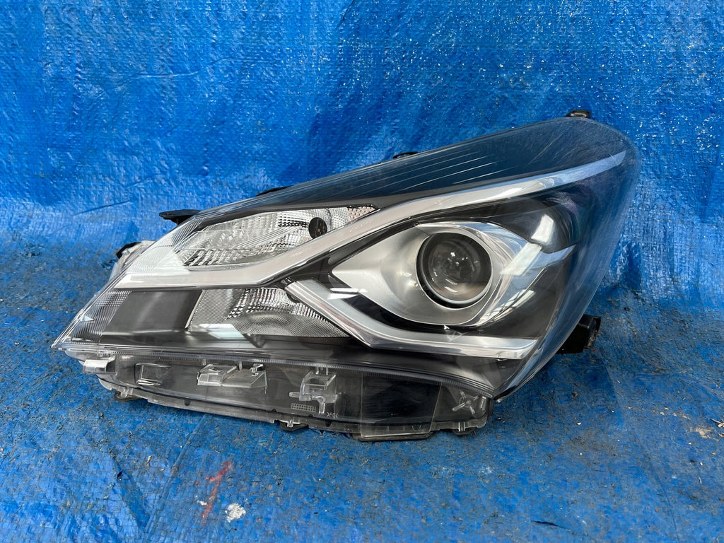 Frontscheinwerfer Toyota Yaris Links Scheinwerfer Headlight