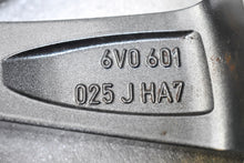 Laden Sie das Bild in den Galerie-Viewer, 1x Alufelge 16 Zoll 7.0&quot; 5x100 46ET 6V0601025J 6V0601025G MAD-AR81 Mg Rim Wheel