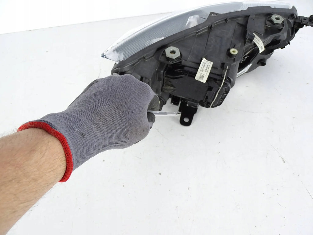 Frontscheinwerfer Seat I Ibiza V 6F1941015B Ein Stück (Rechts oder Links)