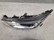 Laden Sie das Bild in den Galerie-Viewer, Frontscheinwerfer Toyota V I RAV4-V-SCZ LED Links Scheinwerfer Headlight SCH4685262712bz