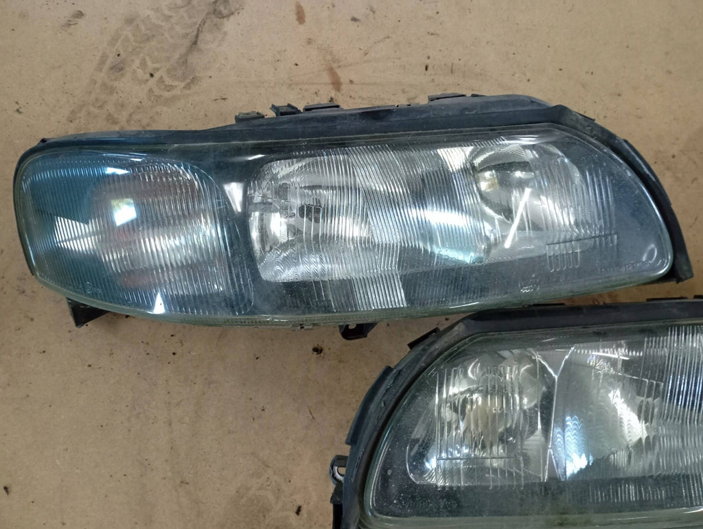 Frontscheinwerfer Volvo V70 II 89007898 89007897 Ein Satz Scheinwerfer Headlight