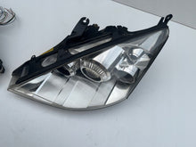 Load image into Gallery viewer, Frontscheinwerfer Ford Focus 2M5113W029 2M5113W030 Xenon Ein Satz Headlight SCH6318832106wh