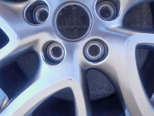 Laden Sie das Bild in den Galerie-Viewer, 1x Alufelge 17 Zoll 6.5" 5x114.3 52 5ET Glanz Silber 9965296570 Mazda Rim Wheel FEL7004766754ue