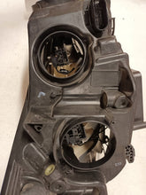 Load image into Gallery viewer, Frontscheinwerfer Ford Focus BM5113W030NA Links Scheinwerfer Headlight SCH5394669445uz