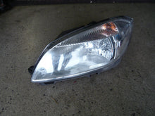 Laden Sie das Bild in den Galerie-Viewer, Frontscheinwerfer Skoda Roomster Links Scheinwerfer Headlight SCH1535675394sb