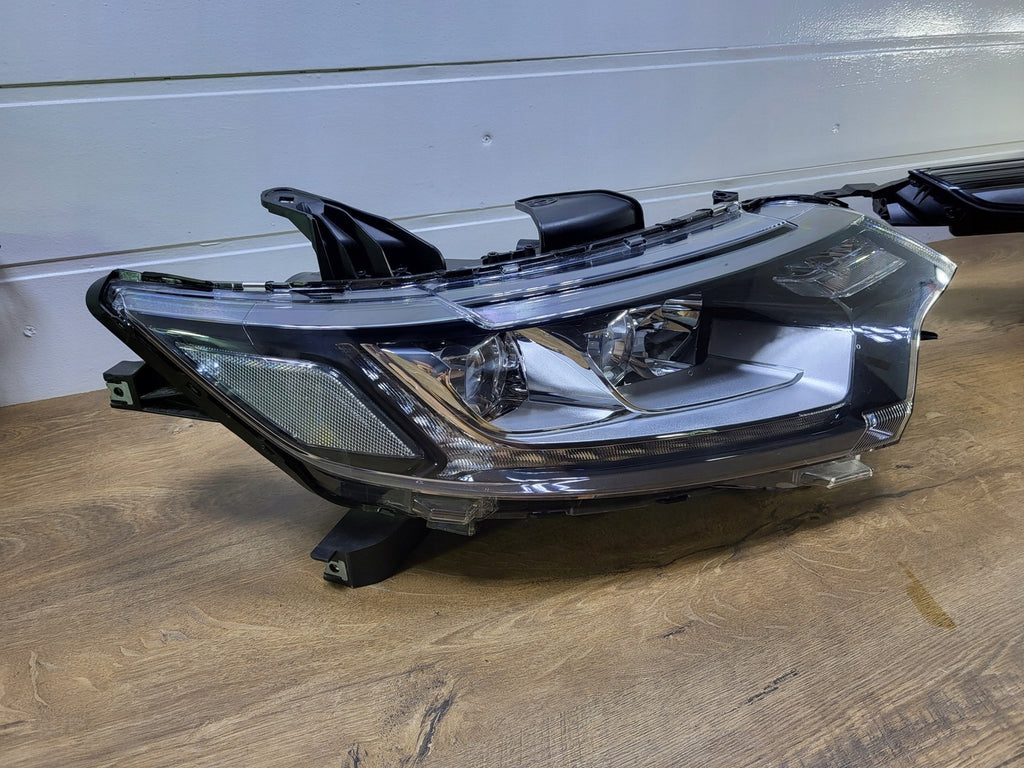Frontscheinwerfer Mitsubishi Outlander ECM921-22A20 Rechts Headlight