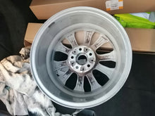 Laden Sie das Bild in den Galerie-Viewer, 1x Alufelge 17 Zoll 7.5" 5x112 30ET Glanz Silber 6883517 BMW Rim Wheel FEL5324623546ed