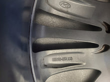 Load image into Gallery viewer, 1x Alufelge 17 Zoll 6.5&quot; 5x114.3 51ET 52910-2Y600 Hyundai Santa Fe Rim Wheel