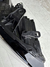 Laden Sie das Bild in den Galerie-Viewer, Frontscheinwerfer Audi Q2 81A941036 LED Rechts Scheinwerfer Headlight