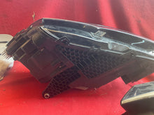 Laden Sie das Bild in den Galerie-Viewer, Frontscheinwerfer Skoda 3V1941015D 3V1941016D LED Ein Satz Headlight