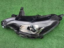 Laden Sie das Bild in den Galerie-Viewer, Frontscheinwerfer Peugeot 108 90026268 Links Scheinwerfer Headlight SCH6494057042uu
