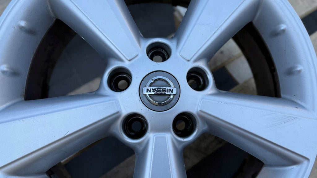 1x Alufelge 17 Zoll 6.5" 5x114.3 40ET Glanz Silber 40300-EY17C Nissan Qashqai I FEL7748113513qi