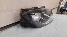 Laden Sie das Bild in den Galerie-Viewer, Frontscheinwerfer VW Polo RKC11418 Rechts Scheinwerfer Headlight SCH3667581494gy