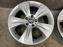 Laden Sie das Bild in den Galerie-Viewer, 1x Alufelge 19 Zoll 9.0" 5x120 48ET Silber 6772247 BMW X5 E70 E71 Rim Wheel FEL9717014840es