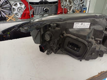 Laden Sie das Bild in den Galerie-Viewer, Frontscheinwerfer Volvo V40 Cross Country 31377022 Links Scheinwerfer Headlight SCH5459971820kr