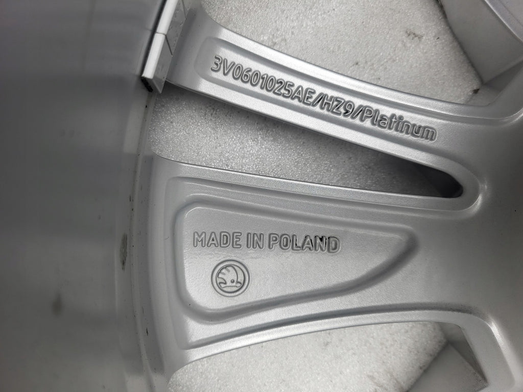 1x Alufelge 18 Zoll 8.0" 5x112 44ET 3V0601025F Skoda Superb Rim Wheel