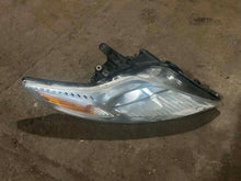 Laden Sie das Bild in den Galerie-Viewer, Frontscheinwerfer Ford Mondeo Rechts Scheinwerfer Headlight SCH8252386632vr
