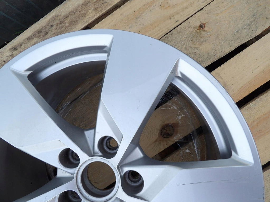 1x Alufelge 17 Zoll 8.0" 5x112 Glanz 8S0601025 Audi Tt I Rim Wheel FEL5884924874xs