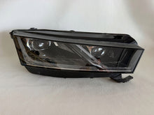 Laden Sie das Bild in den Galerie-Viewer, Frontscheinwerfer Skoda Octavia IV 5E4941016A Rechts Scheinwerfer Headlight SCH6041445782nz