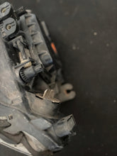 Laden Sie das Bild in den Galerie-Viewer, Frontscheinwerfer Seat Exeo 3R1941007E Xenon Ein Stück (Rechts oder Links)