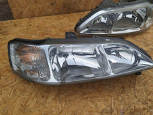Laden Sie das Bild in den Galerie-Viewer, Frontscheinwerfer Honda Accord VI 1EB236036-01 Ein Stück (Rechts oder Links)