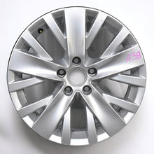 Laden Sie das Bild in den Galerie-Viewer, 1x Alufelge 17 Zoll 7.0&quot; 5x112 43ET Glanz Silber 5N0601025AC VW Tiguan Rim Wheel