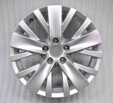 Laden Sie das Bild in den Galerie-Viewer, 1x Alufelge 17 Zoll 7.0&quot; 5x112 43ET Glanz Silber 5N0601025AC VW Tiguan Rim Wheel