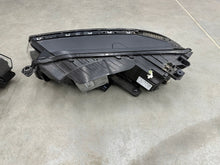 Laden Sie das Bild in den Galerie-Viewer, Frontscheinwerfer VW Touareg 761941036B 761941035B Full LED Ein Satz Headlight