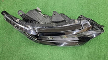 Laden Sie das Bild in den Galerie-Viewer, Frontscheinwerfer Mitsubishi Outlander III 8301D3-32 Full LED Rechts Headlight