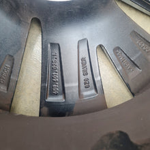 Laden Sie das Bild in den Galerie-Viewer, 1x Alufelge 17 Zoll 6.5&quot; 5x112 658601025L Skoda Kamiq Rim Wheel