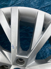 Load image into Gallery viewer, 1x Alufelge 18 Zoll 8.0" 5x112 44ET Glanz Silber 3V0601025AN Skoda Superb Iii FEL9003950764ft