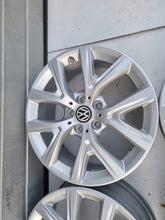 Laden Sie das Bild in den Galerie-Viewer, 4x Alufelge 17 Zoll 6.5" 5x112 39ET 6856076 BMW 4 Passat B7 Golf VII Tiguan FEL7571005609rm