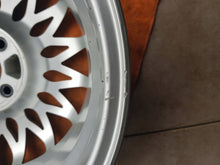 Laden Sie das Bild in den Galerie-Viewer, 1x Alufelge 15 Zoll 6.0&quot; 4x100 49ET Glanz Silber Opel Rim Wheel