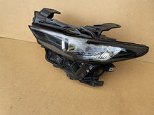 Laden Sie das Bild in den Galerie-Viewer, Frontscheinwerfer Mazda IV BCJH-51040 Links Scheinwerfer Headlight