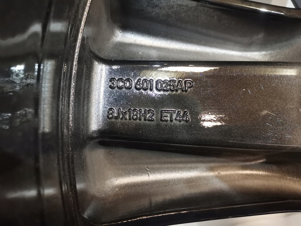 1x Alufelge 18 Zoll 8.0" 5x112 44ET 3C0601025AP VW Passat Rim Wheel