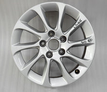 Laden Sie das Bild in den Galerie-Viewer, 1x Alufelge 16 Zoll 6.5&quot; 5x112 46ET Glanz Silber 8V0601025BM Audi A3 Rim Wheel