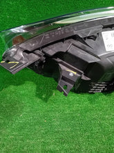Laden Sie das Bild in den Galerie-Viewer, Frontscheinwerfer Renault Captur I 260107244R Rechts Scheinwerfer Headlight SCH5225762131en