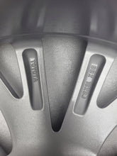Load image into Gallery viewer, 1x Alufelge 18 Zoll 8.0" 5x114.3 50ET Glanz Silber 42611-06E50 Toyota Avensis FEL1982342352uf