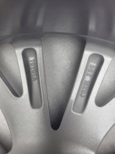 Laden Sie das Bild in den Galerie-Viewer, 1x Alufelge 18 Zoll 8.0" 5x114.3 50ET Glanz Silber 42611-06E50 Toyota Avensis FEL1982342352uf