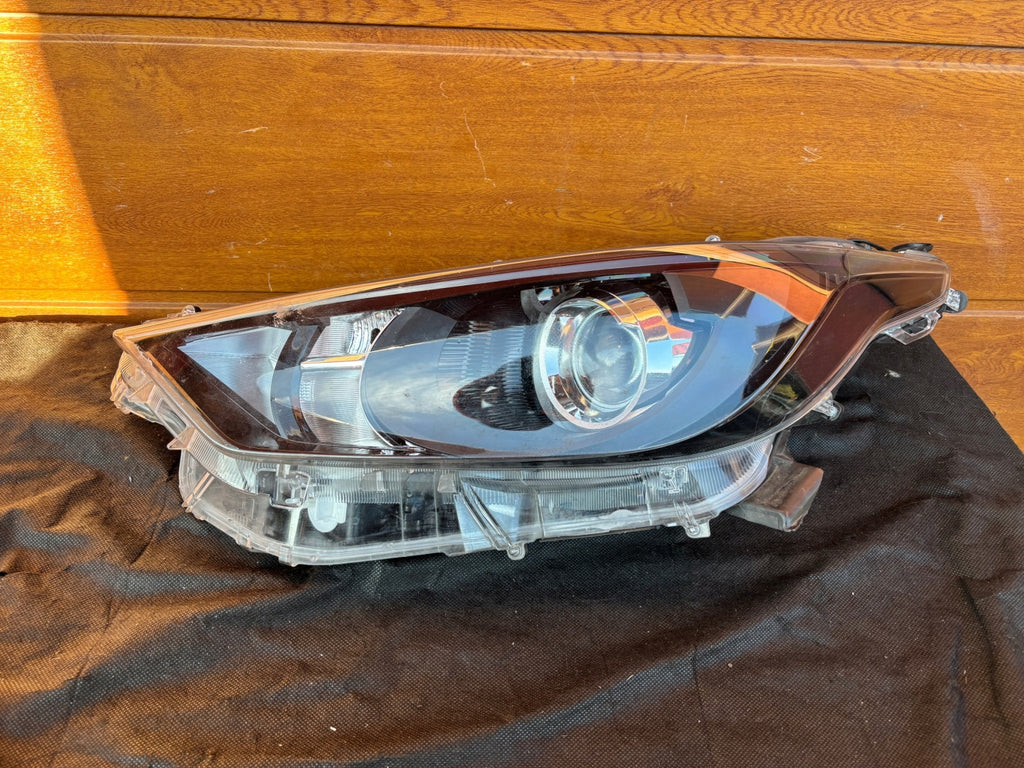 Frontscheinwerfer Toyota Yaris EU-K06 Links Scheinwerfer Headlight SCH2277056629xj