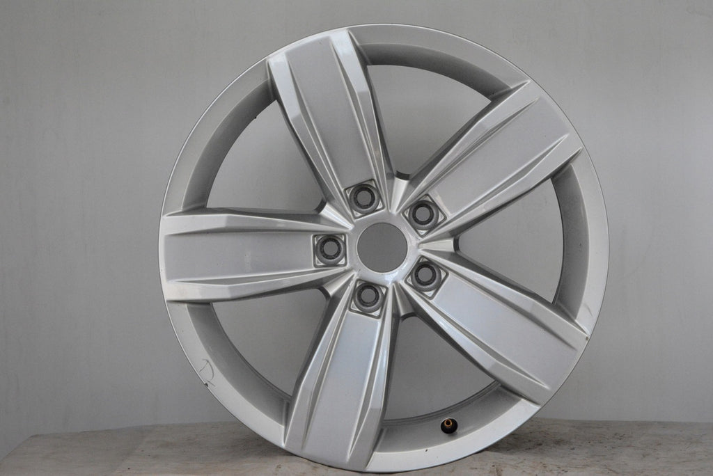 1x Alufelge 17 Zoll 7.0" 5x112 40ET Glanz Silber 3G0601025E VW Passat B8