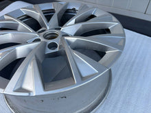 Laden Sie das Bild in den Galerie-Viewer, 1x Alufelge 18 Zoll 3P0601025G Skoda Superb I Rim Wheel FEL1338741259bc